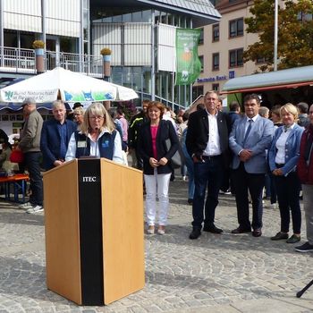 BN-Kreisvorsitzende Dagmar Förster eröffnet den Ökomarkt 2019