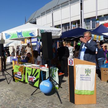 Hubert Weiger (Landesvorsitzender des BN) bei der Eröffnung des Ökomarkts 2016
