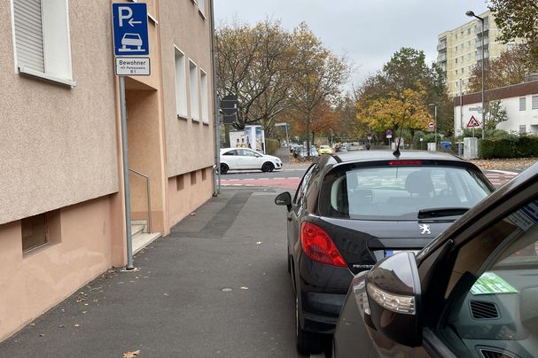 Straße mit Schild Bewohnerparken, Foto: R. Radl