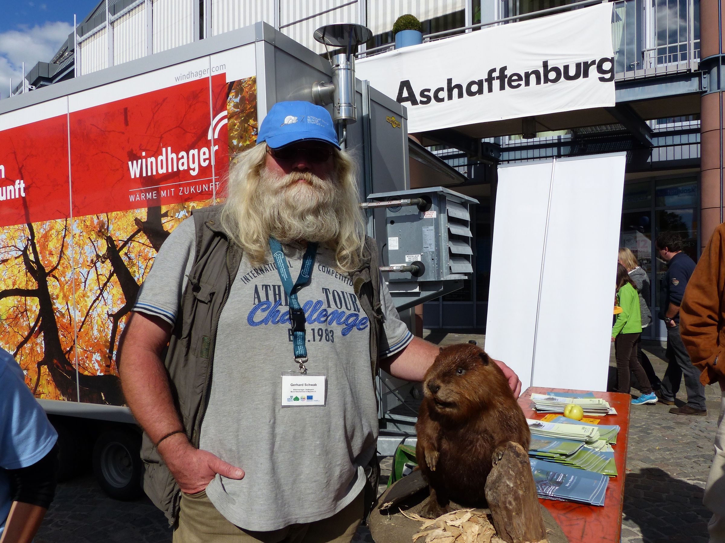 Der Biberberater des BN, Günther Schwab, auf dem Ökomarkt 2015