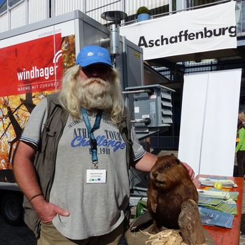 Der Biberberater des BN, Günther Schwab, auf dem Ökomarkt 2015