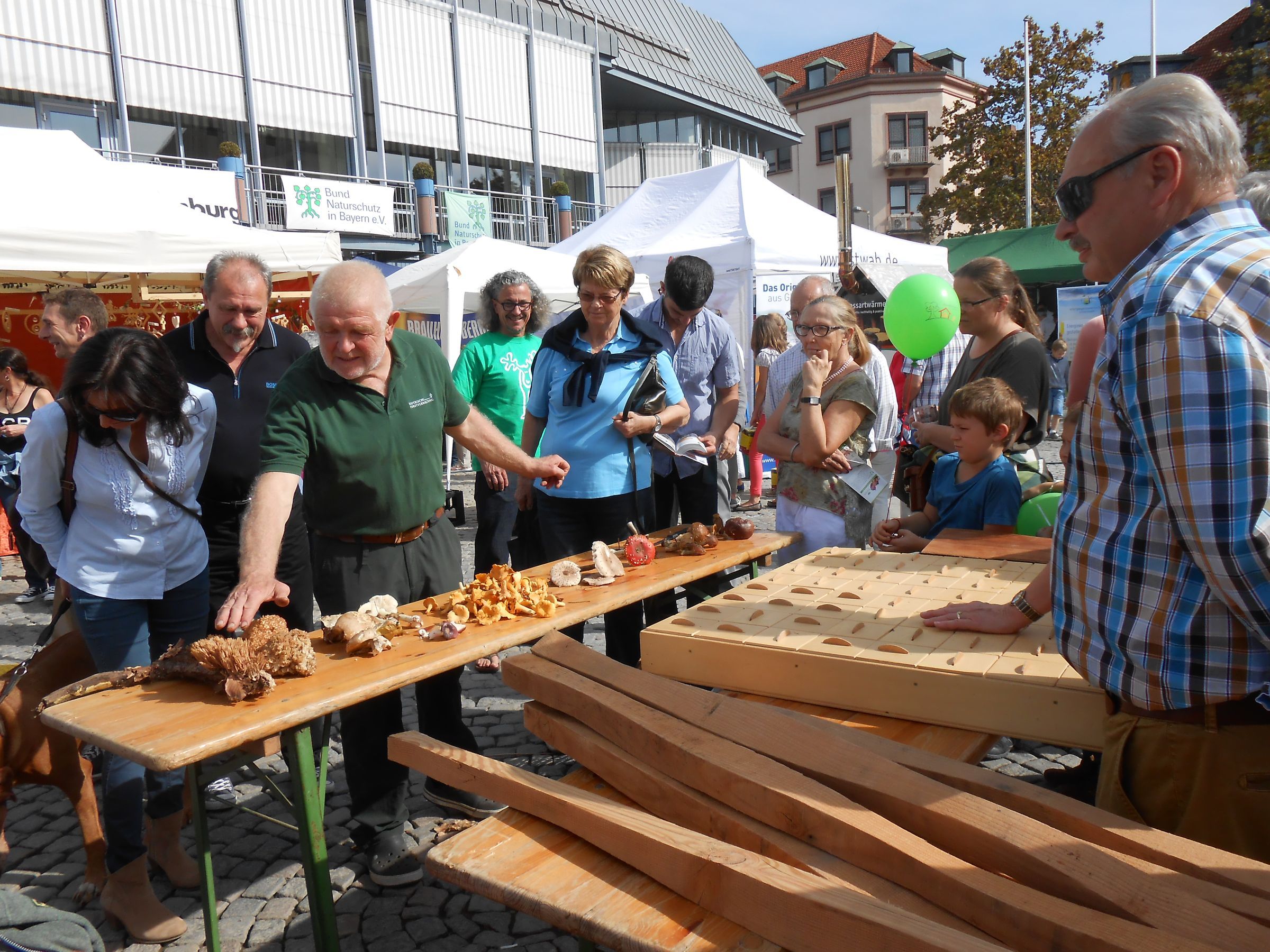 Förster Rudi Schlosser auf dem Ökomarkt 2014
