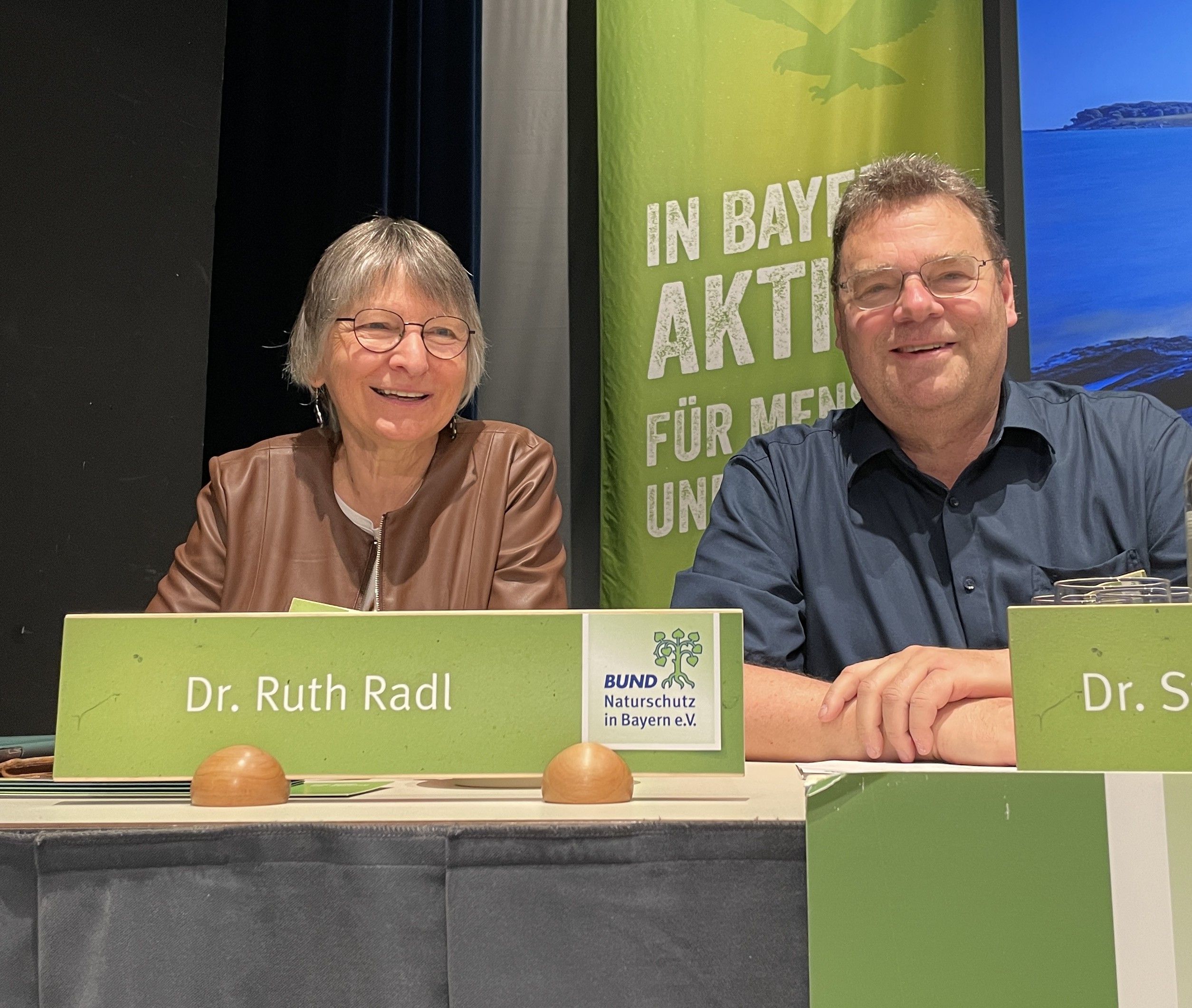 Beisitzer Ruth Radl und Steffen Scharrer bei der DV 