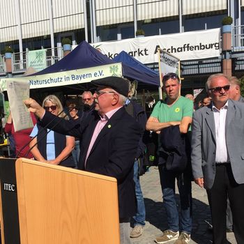 Sebastian Schönauer (stellv. Landesvorsitzender des BN) bei seiner Eröffnungsrede 2018