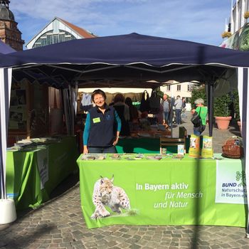 Die stellv. BN Kreisvorsitzende Dr. Ruth Radl am BN Infostand (2019)