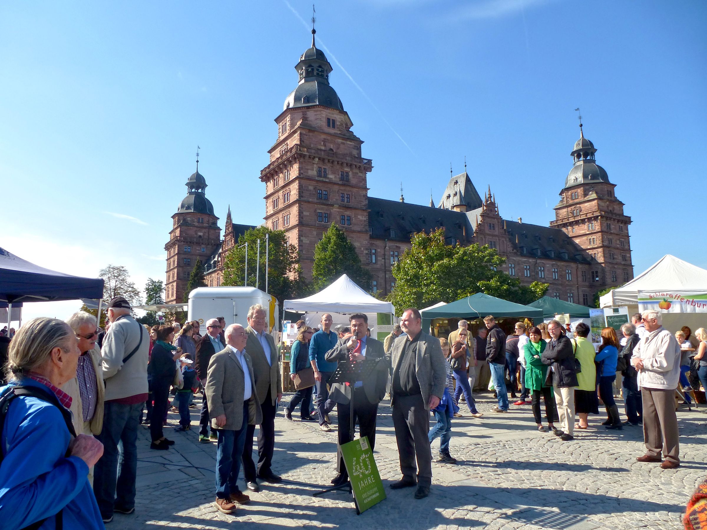 Jubiläum 40 Jahre Kreisgruppe: Sebastian Schönauer, Hubert Weiger, Klaus Herzog und Gerd Radl bei der Eröffnung des Ökomarkts 2013