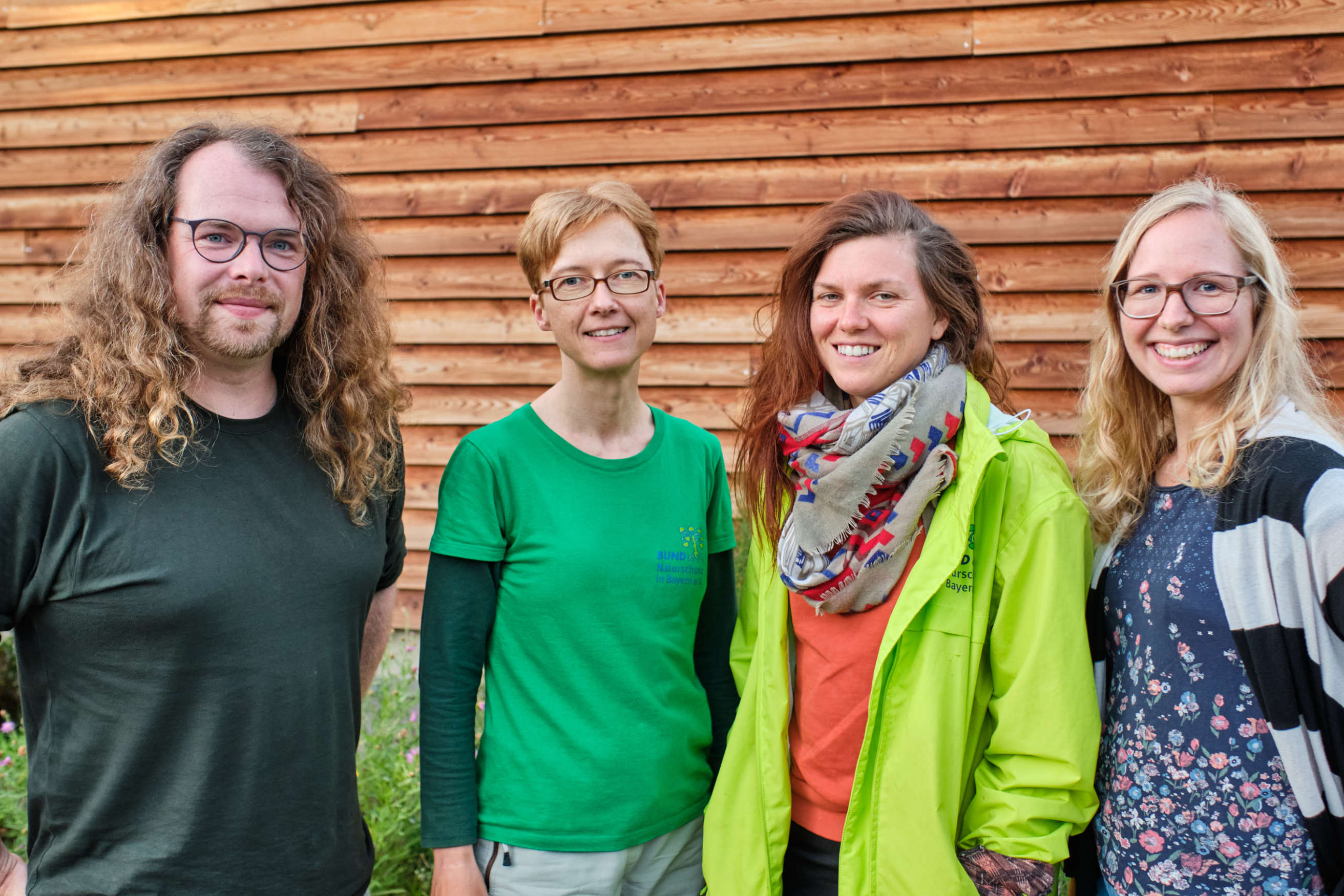 Der Vorstand der Ortsgruppen Aschaffenburg, eine Gruppenaufnahme, von Rechts nach Links: Sandra Meyerjürgens - Kassenwartin, Sandra Knöppel - 2. Vorsitzende, Yvonne Hartmann - Beisitzende, Andreas Schulz - 1. Vorsitzender